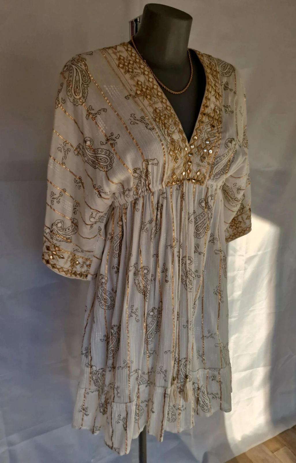 Robe bohème blanche et dorée – détails brodés – taille 36/38 – photo 4